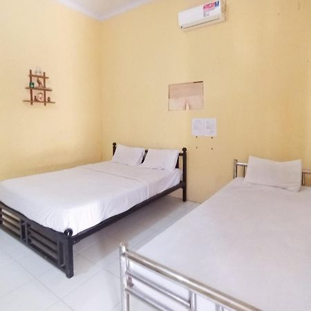 Reddoorz At El Shaday Homestay Banyuwangi Banyuwangi  Exteriör bild