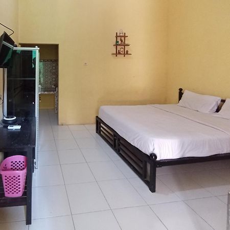 Reddoorz At El Shaday Homestay Banyuwangi Banyuwangi  Exteriör bild