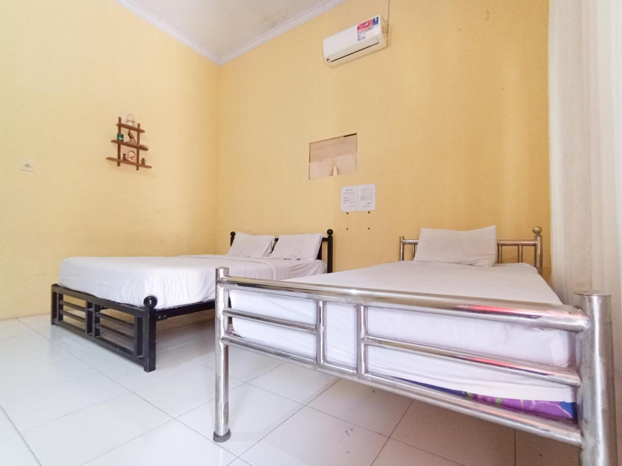 Reddoorz At El Shaday Homestay Banyuwangi Banyuwangi  Exteriör bild