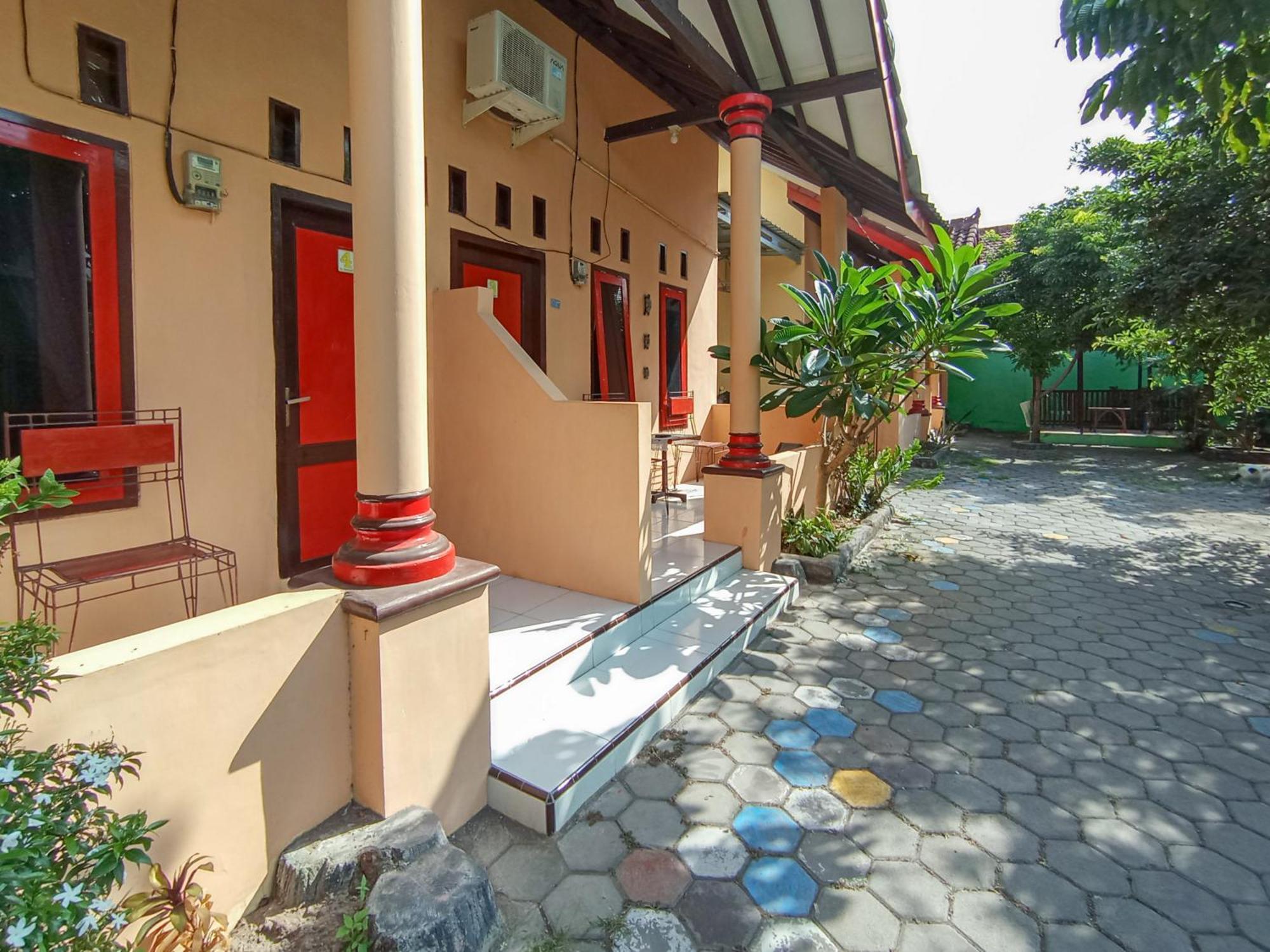 Reddoorz At El Shaday Homestay Banyuwangi Banyuwangi  Exteriör bild